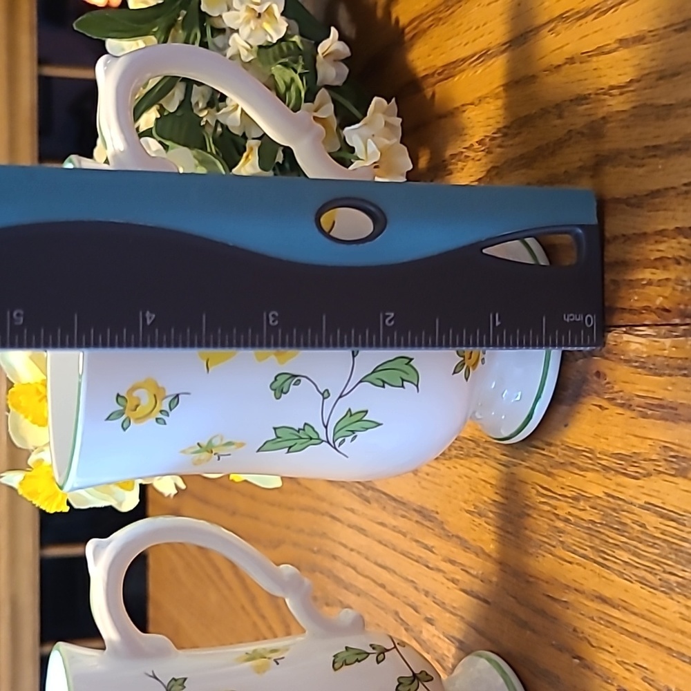 Royal Victoria Floral Fine China Tea Cups - Picture 7 of 10